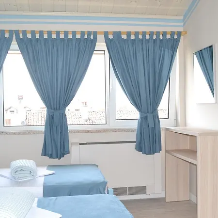 לינה וארוחת בוקר Open Doors שקודר