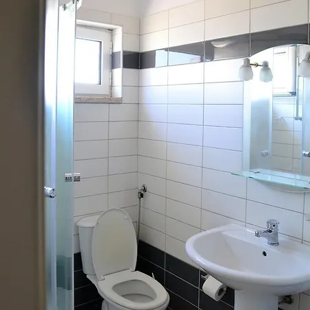 Open Doors לינה וארוחת בוקר 3*