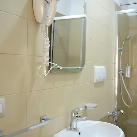 Open Doors Oda ve Kahvaltı 3*